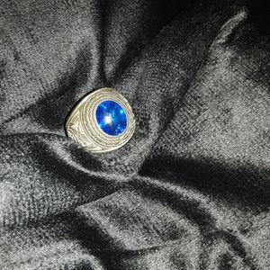 Beautiful antique sapphire class ring